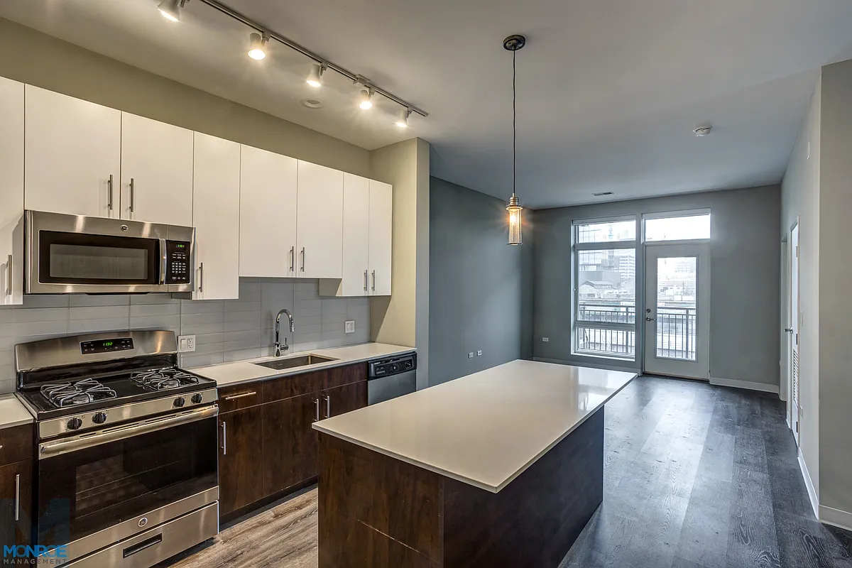 Building Photo - 454 W Grand Ave #404