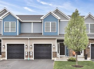 25 Stacey Way, Troy, NY 12180