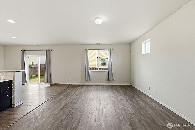 5th image of 19028 111th Avenue Ct E