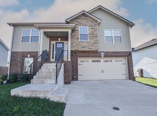 1050 Whitney Dr, Clarksville, TN 37042