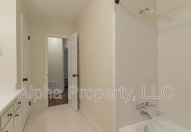 400 Fairhaven Dr — Photo 12