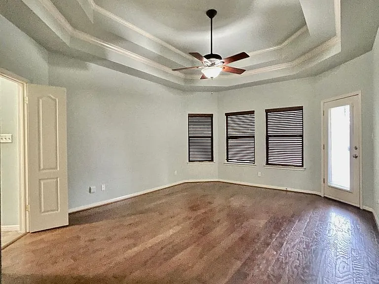 300 Quarry Spring Dr — Photo 13
