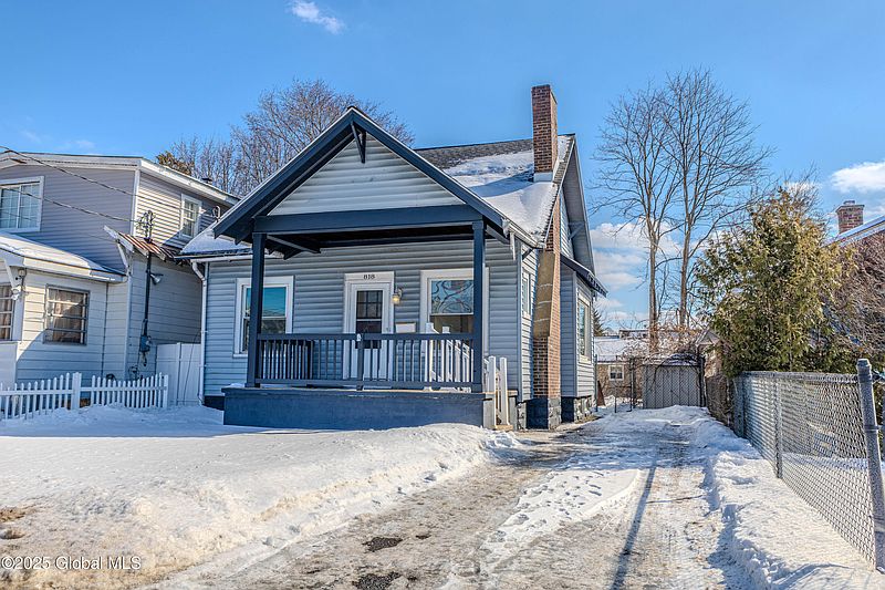 2nd image of 818 Altamont Avenue