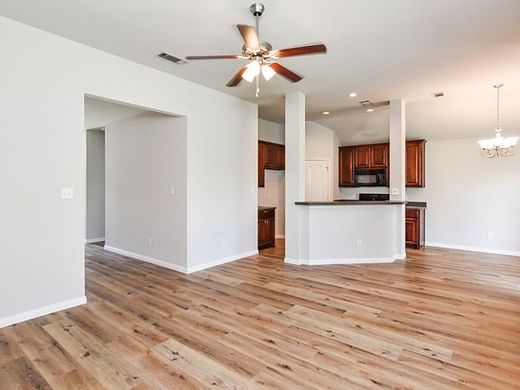 3rd image of 2105 Woodhaven Dr