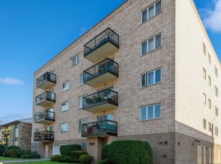 1227 Brown St APT 201, Des Plaines, IL 60016