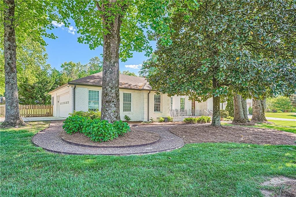 2701 W Fontainebleau Dr, Dunwoody, GA 30360 | Zillow