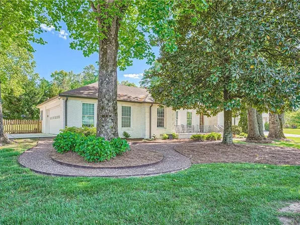 2701 W Fontainebleau Dr, Dunwoody, GA 30360