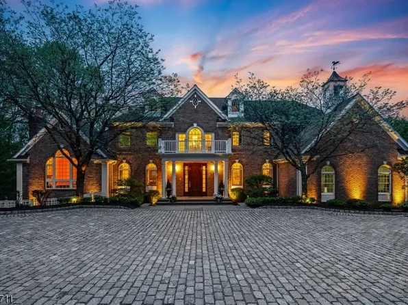 12 Beacon Hill Dr, Chester Twp., NJ 07930