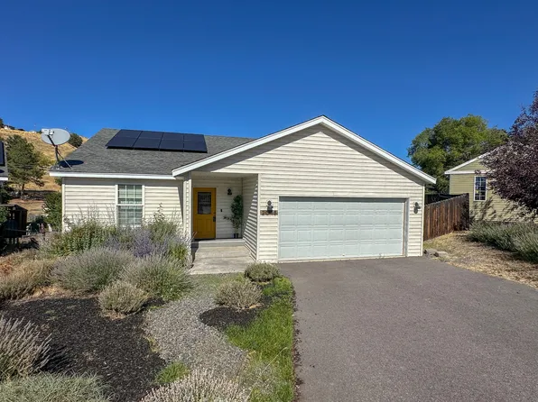 2348 James Martin Ct, Klamath Falls, OR 97601