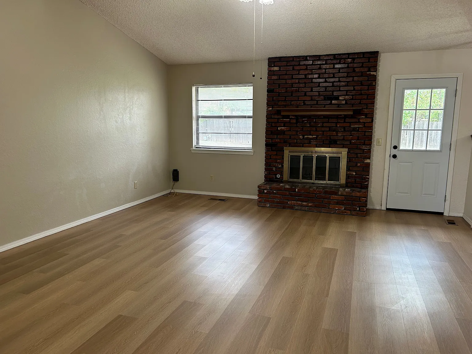 3 bed, 1425 sqft, $1,550 — Photo 4