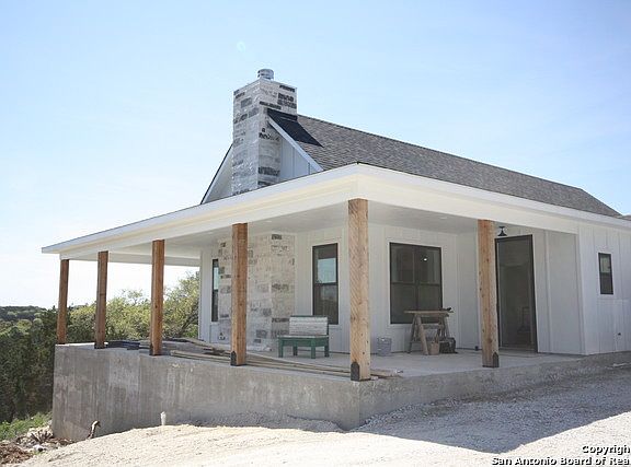 2nd image of 224 Magnolia Mdw