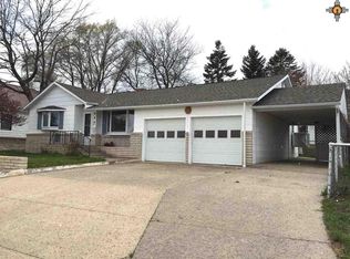 844 S 4th St, Raton, NM 87740