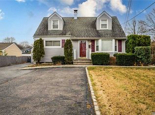 277 Jackson Ave, Syosset, NY 11791