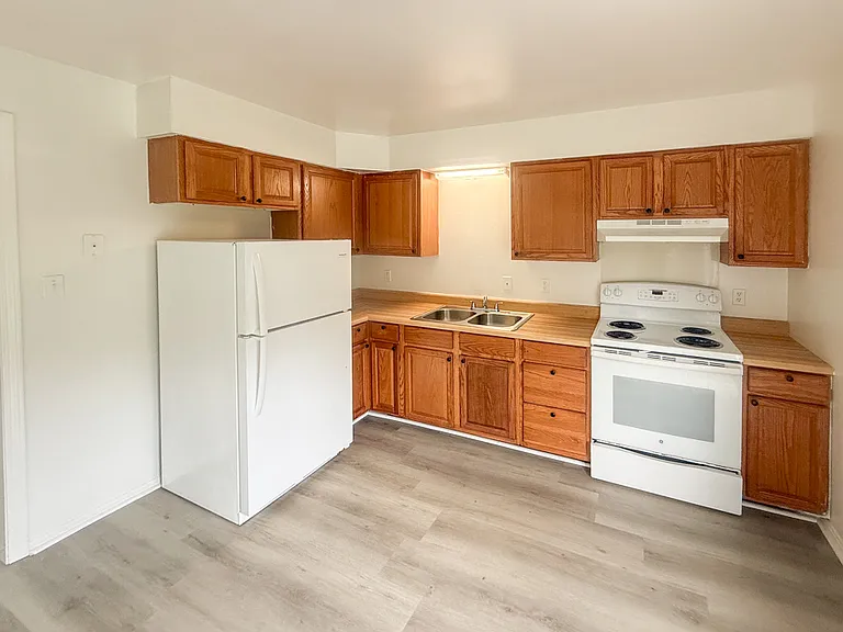 496 Lancaster Creek Dr — Photo 9
