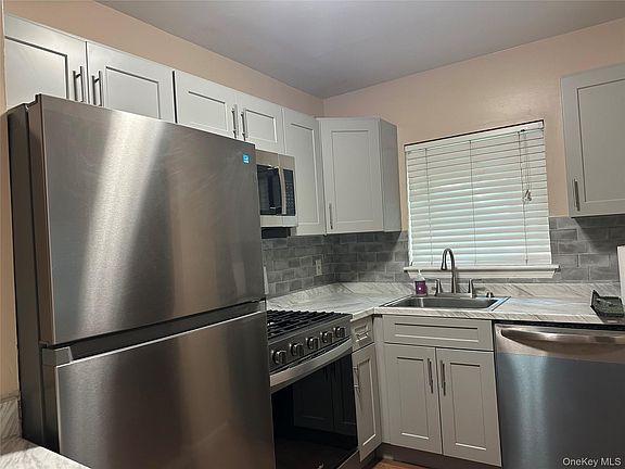 5th image of 11 Lexington Hl Unit 8