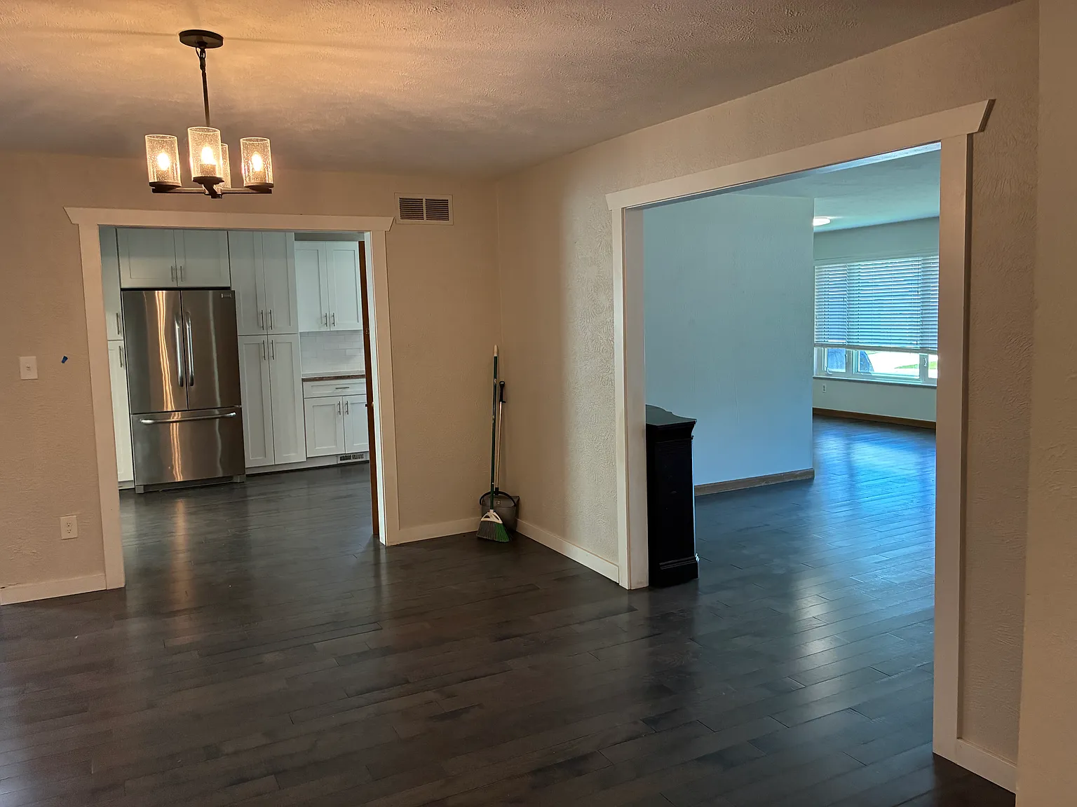 4 bed, 2800 sqft, $4,200 — Photo 4