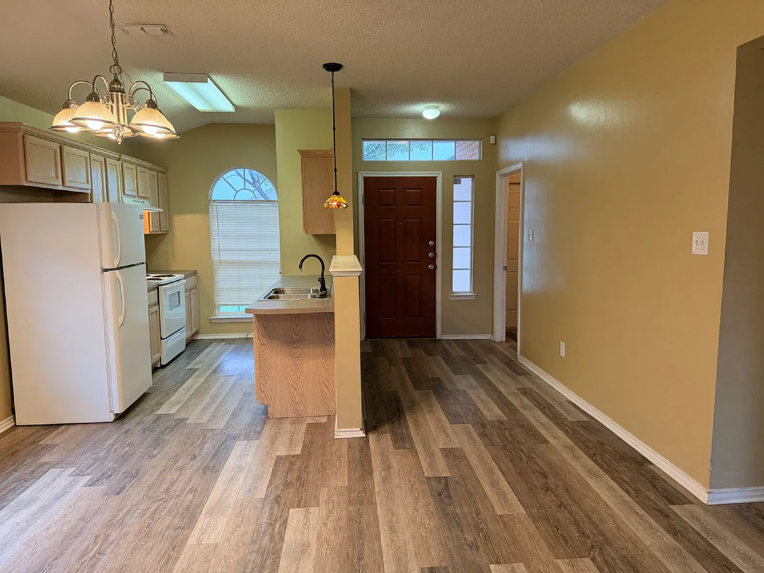 3 bed, 2.0 bath, 1364 sqft, $1,450 — Photo 4