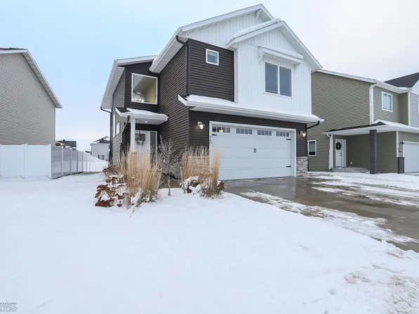 926 Ashley Dr W, West Fargo, ND 58078