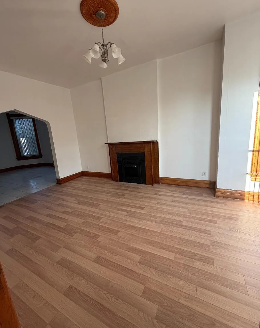 3 bed, 1200 sqft, $2,000 — Photo 3