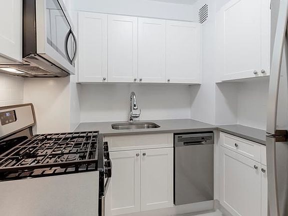 4th image of 150 E 56th St APT 7D