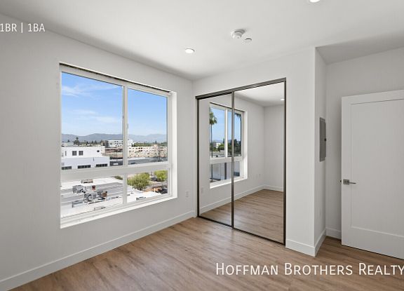 5th image of 6598 Van Nuys Blvd #412