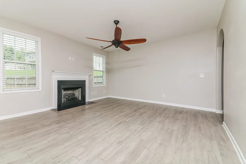 4 bed, 2.5 bath, 1911 sqft, $2,970 — Photo 4