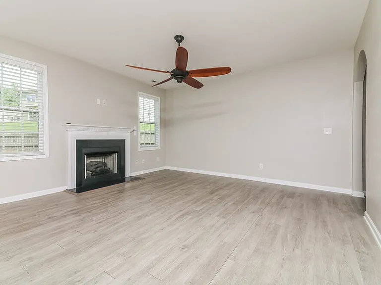 109 W Webber Ln — Photo 4
