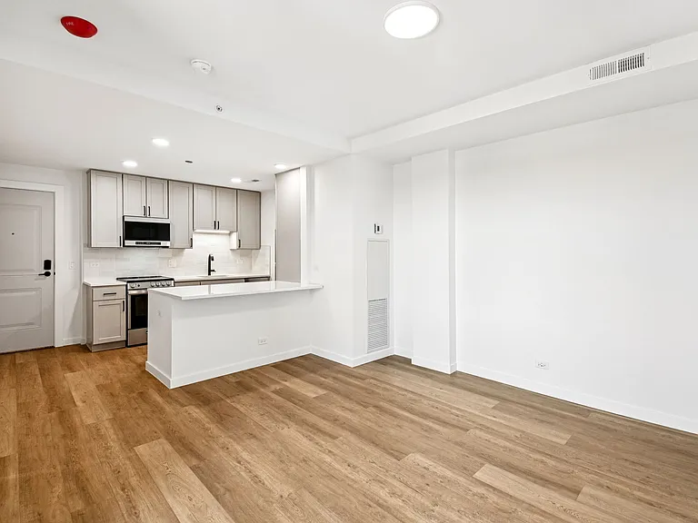 The Nest at Lincoln Park West — Photo 36