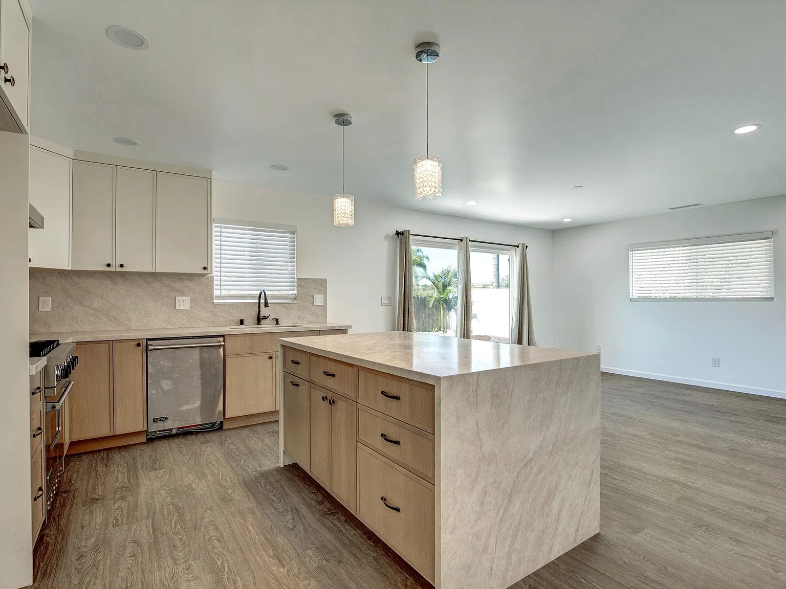 3 bed, 1631 sqft, $4,200 — Photo 4