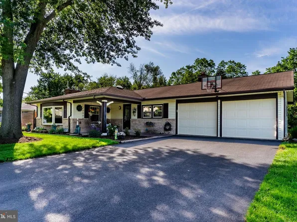 1561 Vesta Dr, Harrisburg, PA 17112