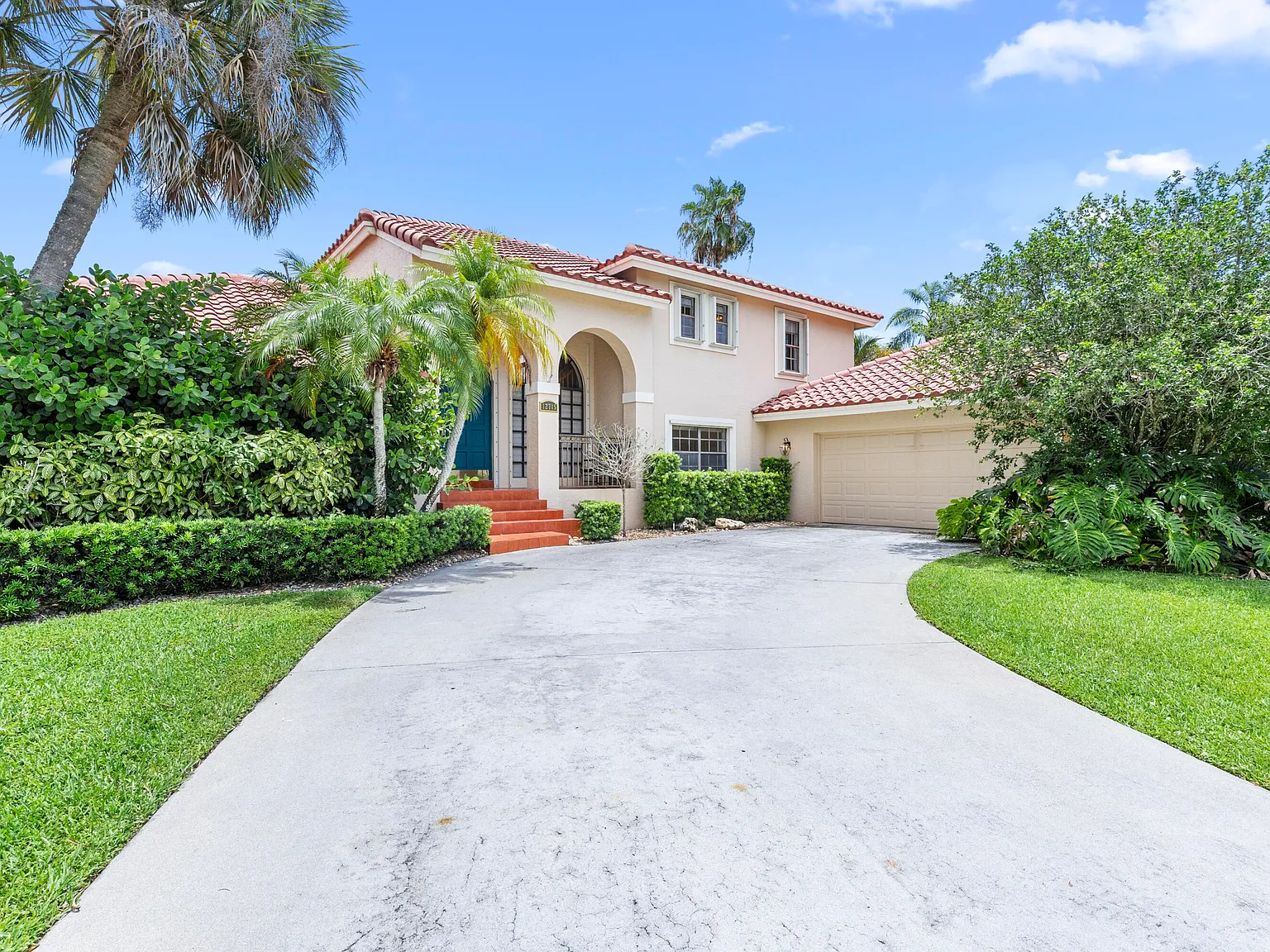 3 bed, 3.0 bath, 2549 sqft, $6,900 — Photo 3