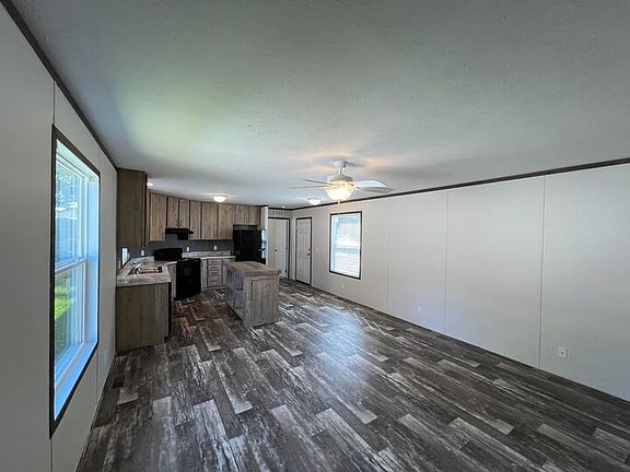 5th image of 1440 W Plum St #40