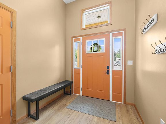 5th image of 918 Sunset LANE