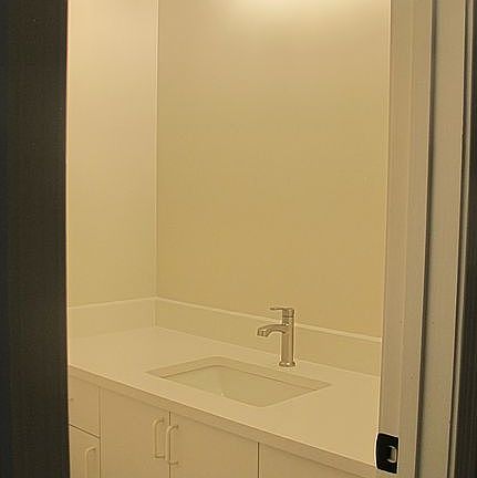 2nd Bath with new Quartz top