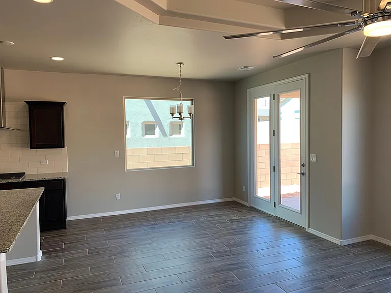 7116 Summit Ct NE — Photo 4