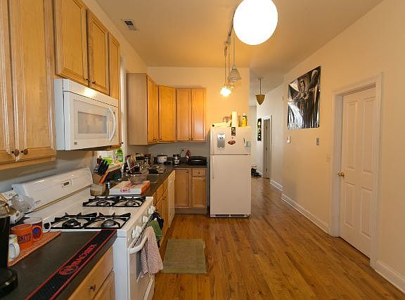 3rd image of 3833 N Paulina St APT 01