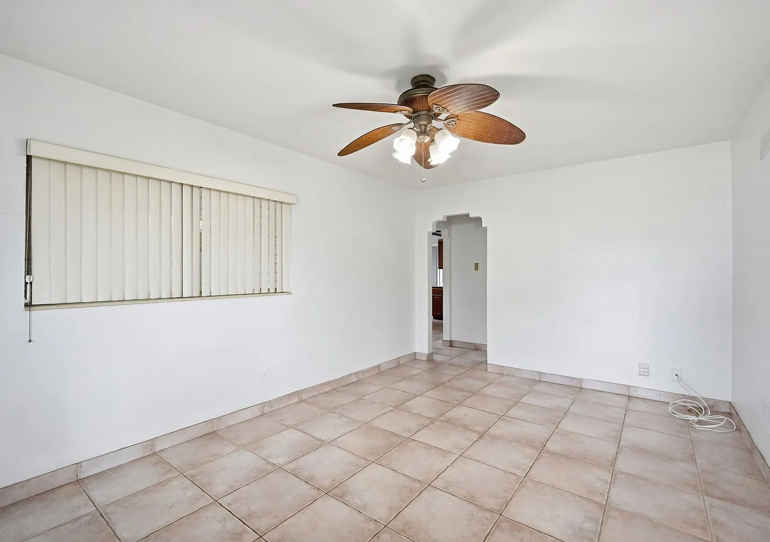 Charming 3-Bedroom West Tampa Home with Fenced Yard & Workshop — Photo 4