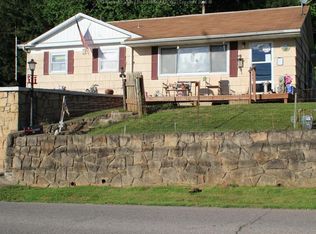 221 Cedar Lakes Dr, Ripley, WV 25271