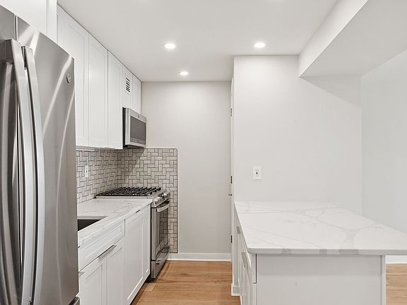 2nd image of 531 Main St #1310