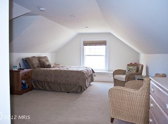 3rd image of 5999 Canterbury Dr