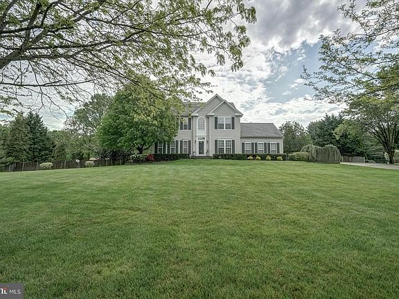 2nd image of 47 Fawn Hollow Ln