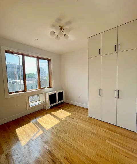 527 Leonard St #7 — Photo 8