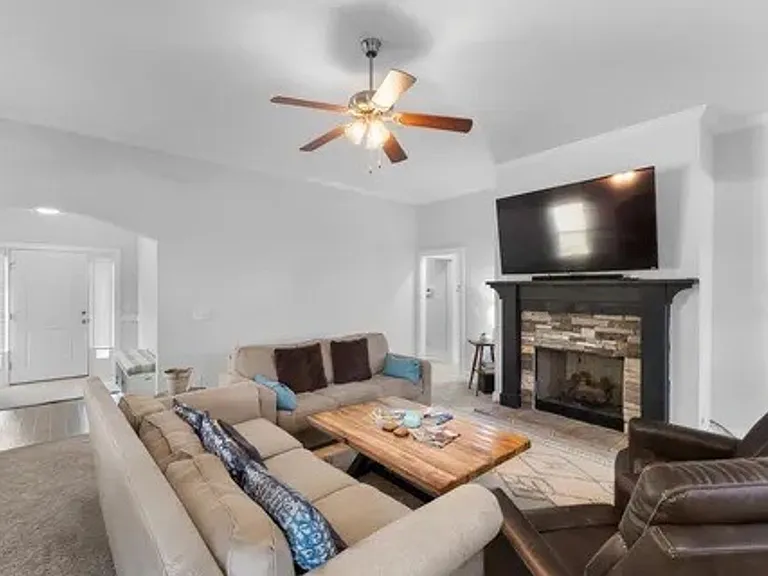 422 Lybrand St — Photo 2