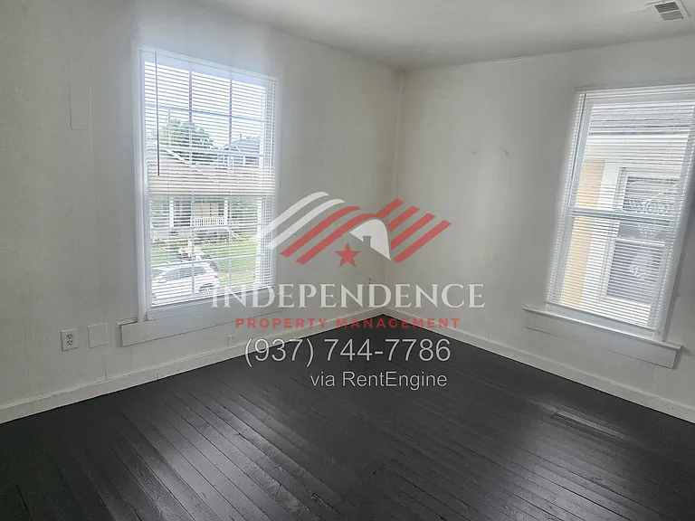 721 E Pearl St — Photo 10