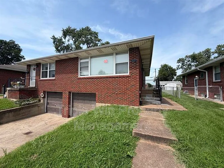 937 Chain Of Rocks Dr — Photo 3