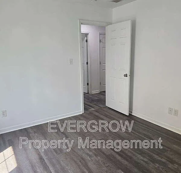 142 N 7th Ave — Photo 15