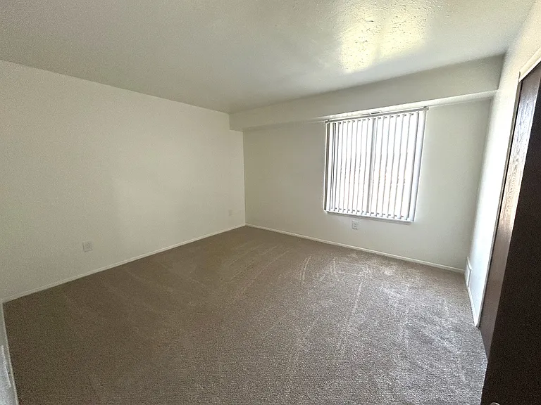 Windsor Place Apartments — Photo 47