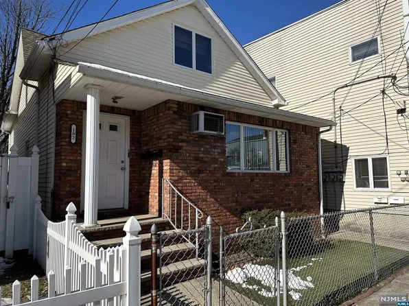 102 Wallington Ave, Wallington, NJ 07057