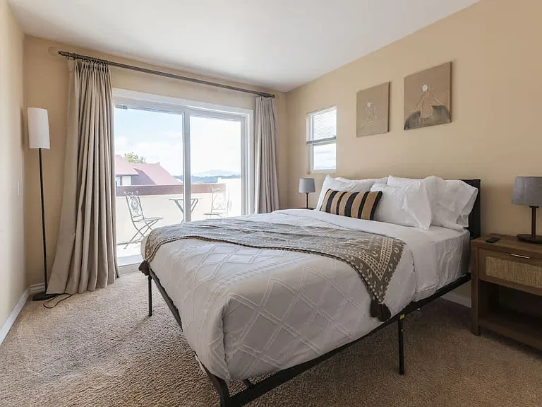 Crest Vista Dr — Photo 88
