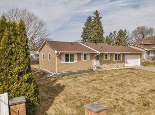 1480 Park Hills Ct, Woodbury, MN 55125